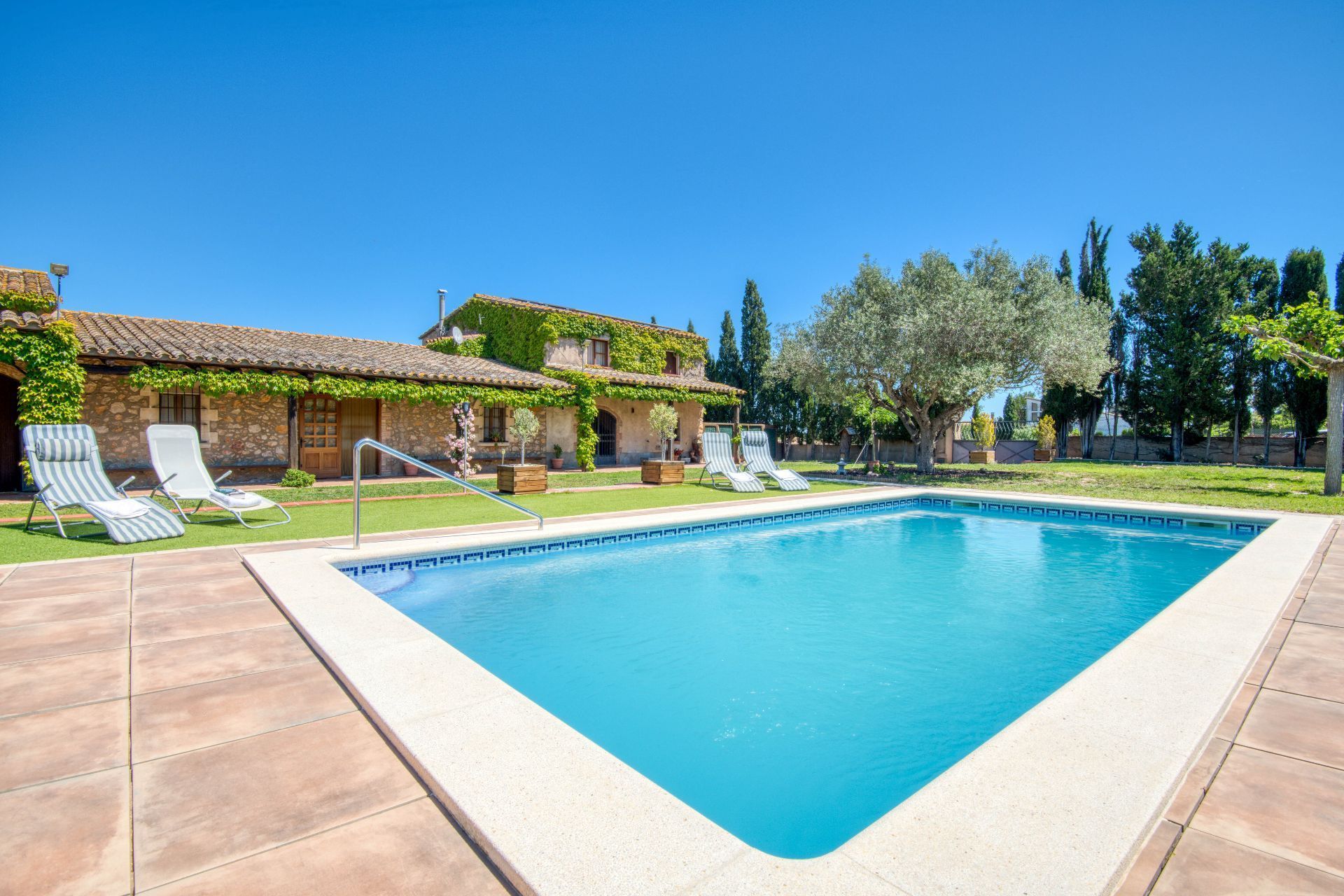 Jardí de Finca rústica en venda en Albons amb Jardí privat, Terrassa i Piscina