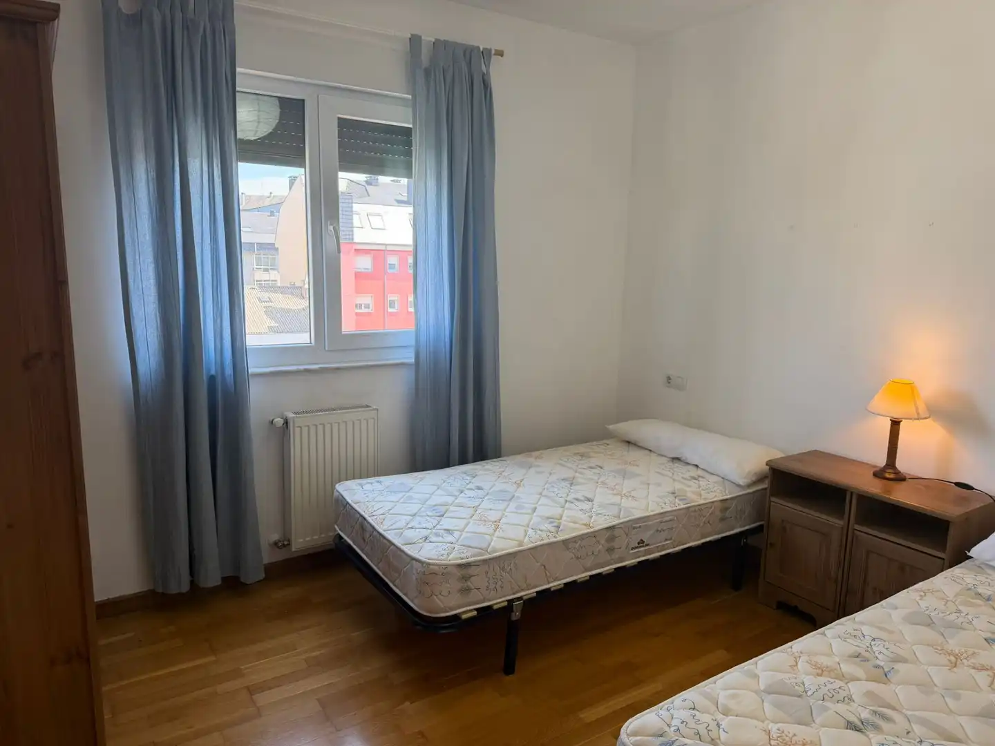 Dormitori de Apartament de lloguer en Lugo amb Calefacció, Parquet i Traster