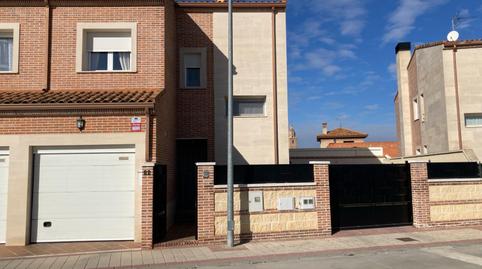 Foto 2 de Casa adosada en venda a Calle la Cobatilla, 22, Matapozuelos, Valladolid