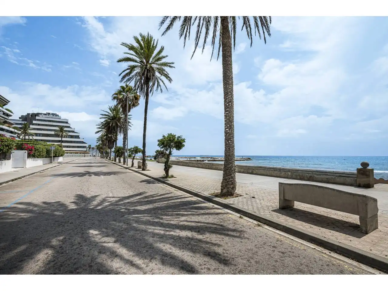 Außenansicht von Dachboden zum Verkauf in Sitges mit Klimaanlage, Heizung und Terrasse