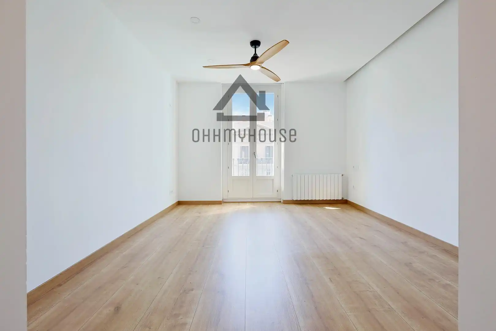 Sala d'estar de Pis en venda en Barcelona amb Calefacció, Parquet i Balcó