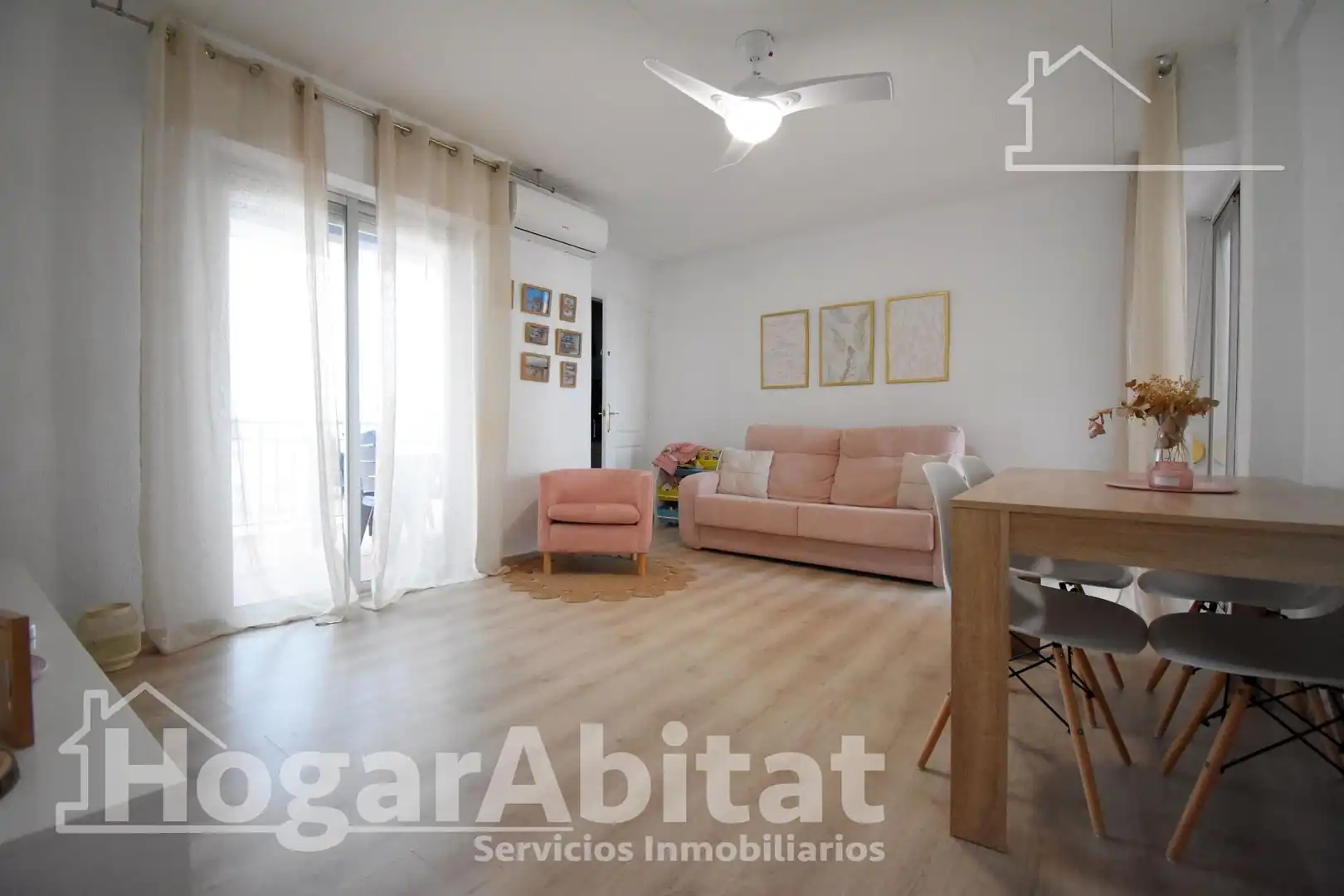 Sala de estar de Ático en venta en Bellreguard con Aire acondicionado, Calefacción y Parquet