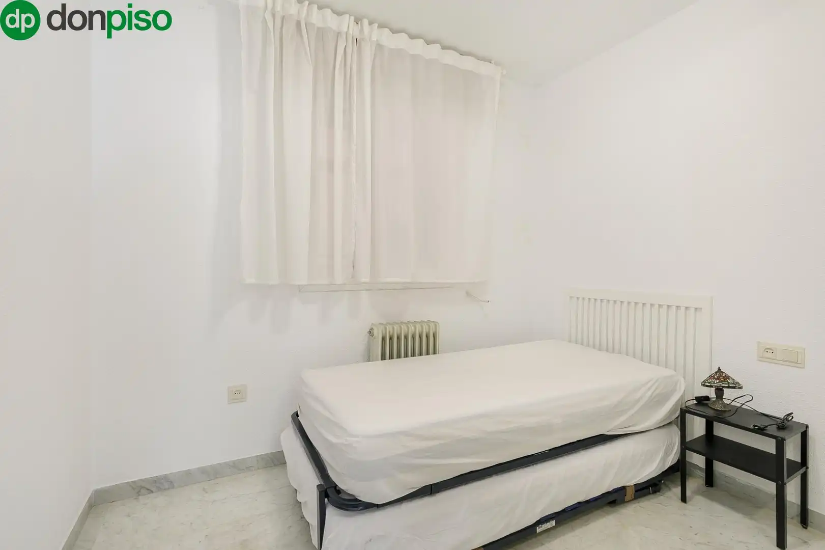 Bedroom of Flat for sale in Granada  with Air Conditioner, Heating and Terrace