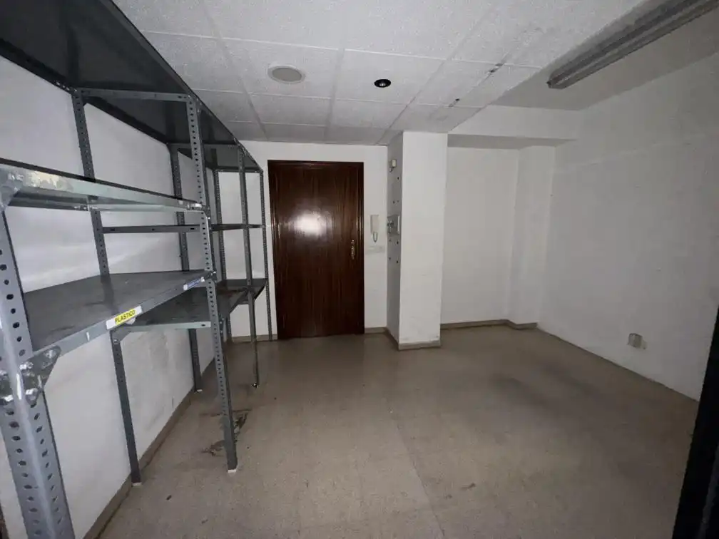 Commercial properties for sale in Cesáreo Alierta, 23, La Granja