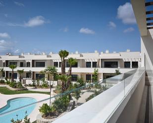 Vista exterior de Apartament en venda en Torrevieja amb Balcó i Piscina comunitària