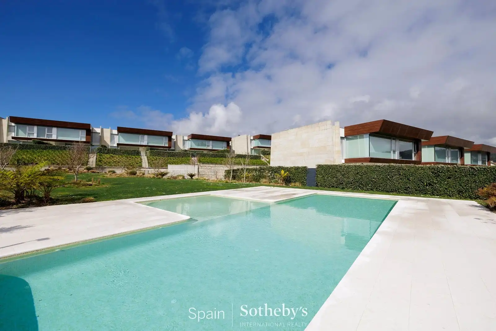 Piscina de Casa adosada en venta en Pontevedra Capital  con Aire acondicionado, Jardín privado y Terraza