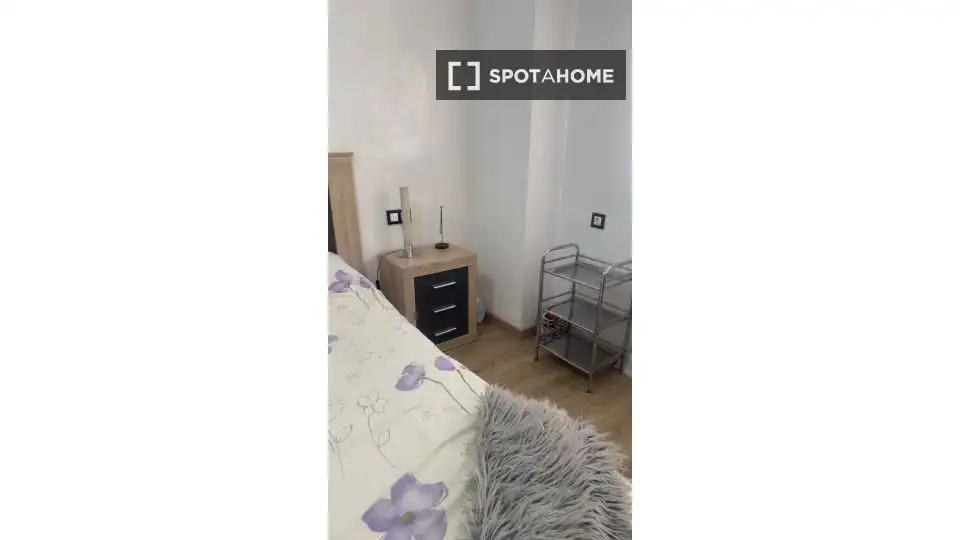 Bedroom of Flat for share in Valencia  with Air Conditioner, Heating and Terrace
