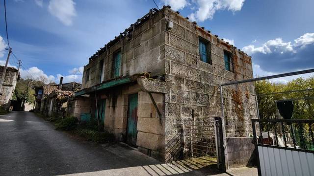 Casa-chalet en Venta en Nogueira de Ramuín