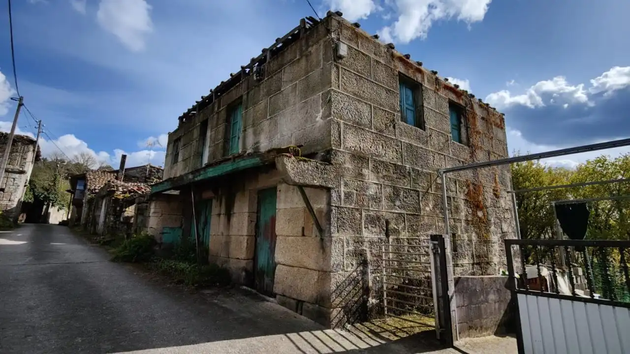 Haus mit Garten zum Verkauf in Nogueira de Ramuín