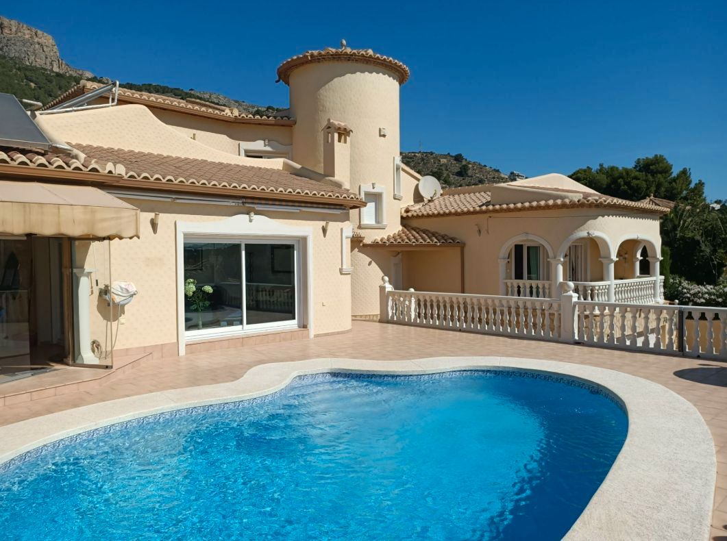 Vista exterior de Casa o chalet en venta en Calpe / Calp con Aire acondicionado, Calefacción y Jardín privado