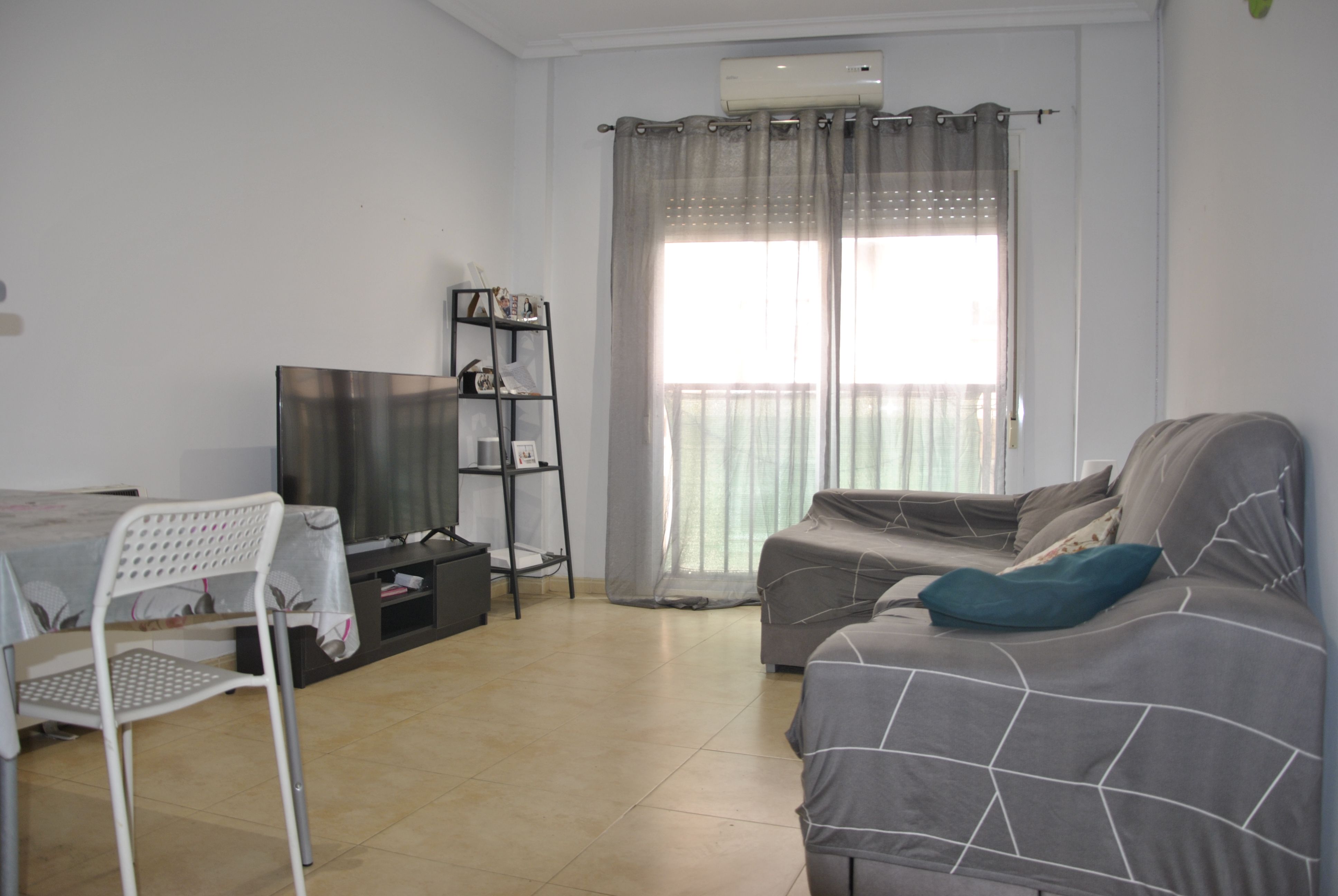 Sala d'estar de Àtic en venda en Plasencia amb Calefacció, Terrassa i Moblat