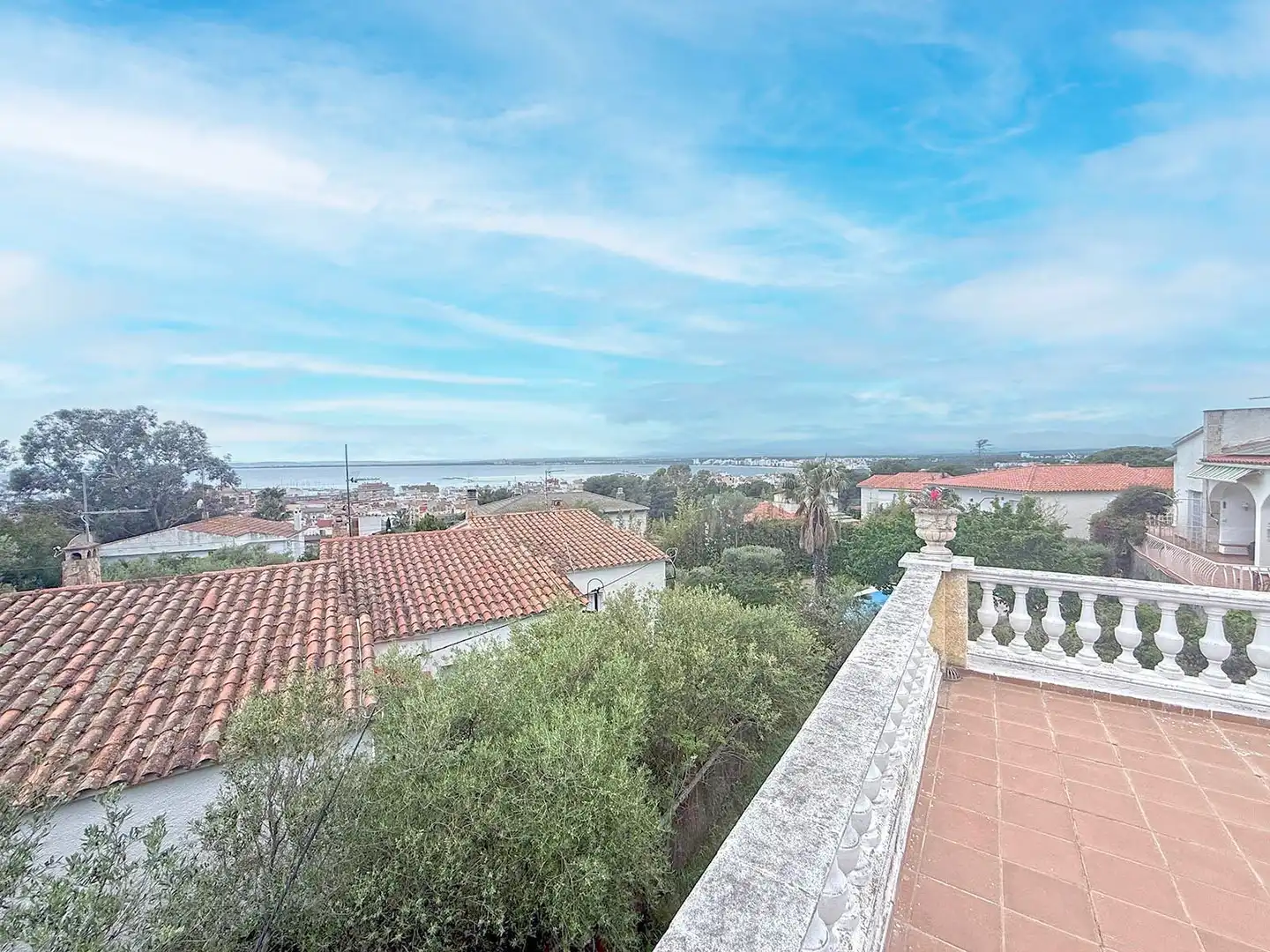 Vista exterior de Casa o xalet en venda en Roses amb Aire condicionat, Calefacció i Jardí privat