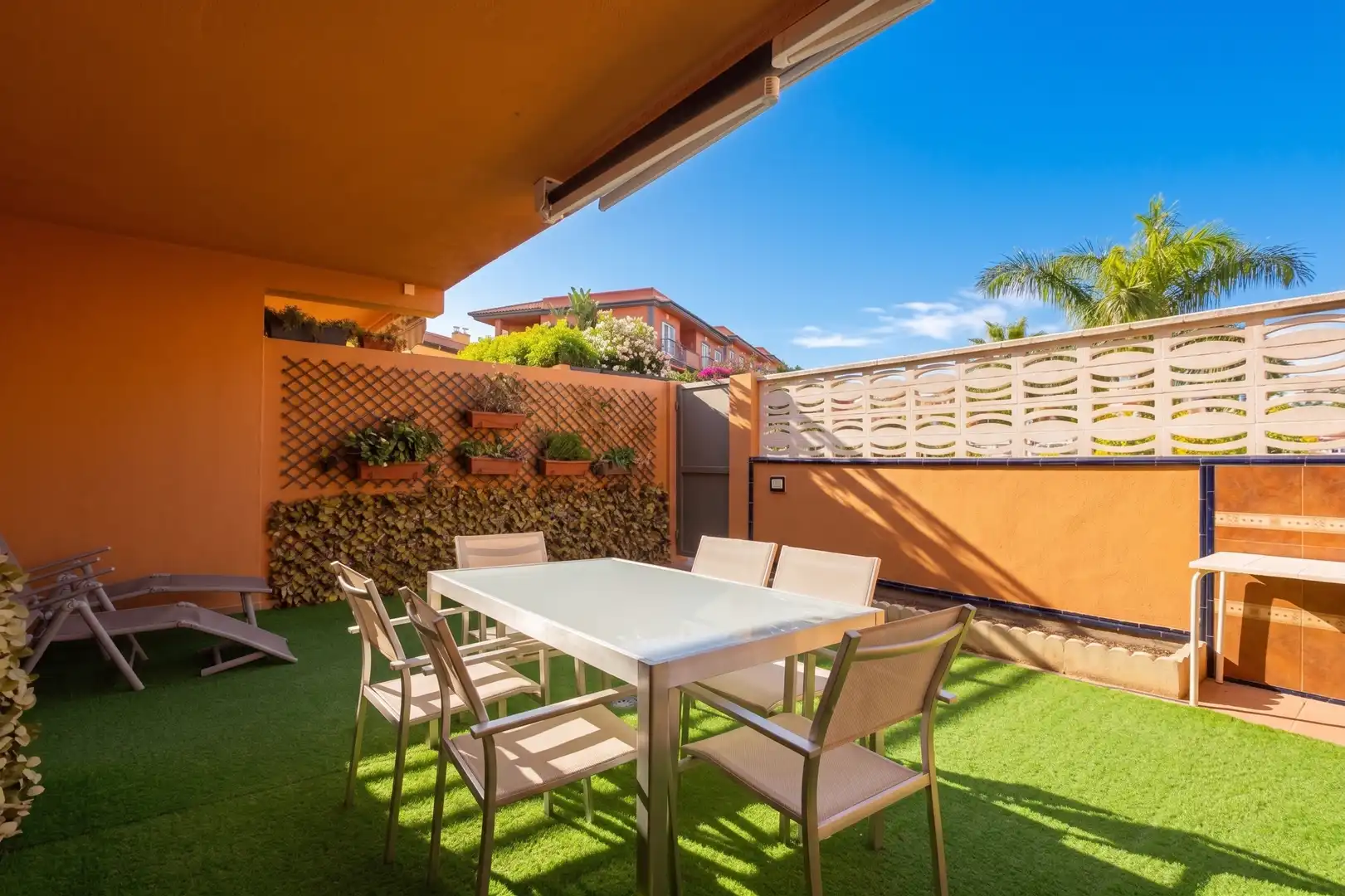 Terrasse von Einfamilien-Reihenhaus zum Verkauf in Puerto de la Cruz mit Klimaanlage, Heizung und Privatgarten