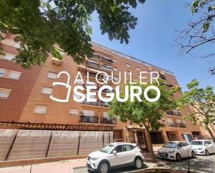 Vista exterior de Pis de lloguer en Móstoles amb Aire condicionat, Terrassa i Piscina