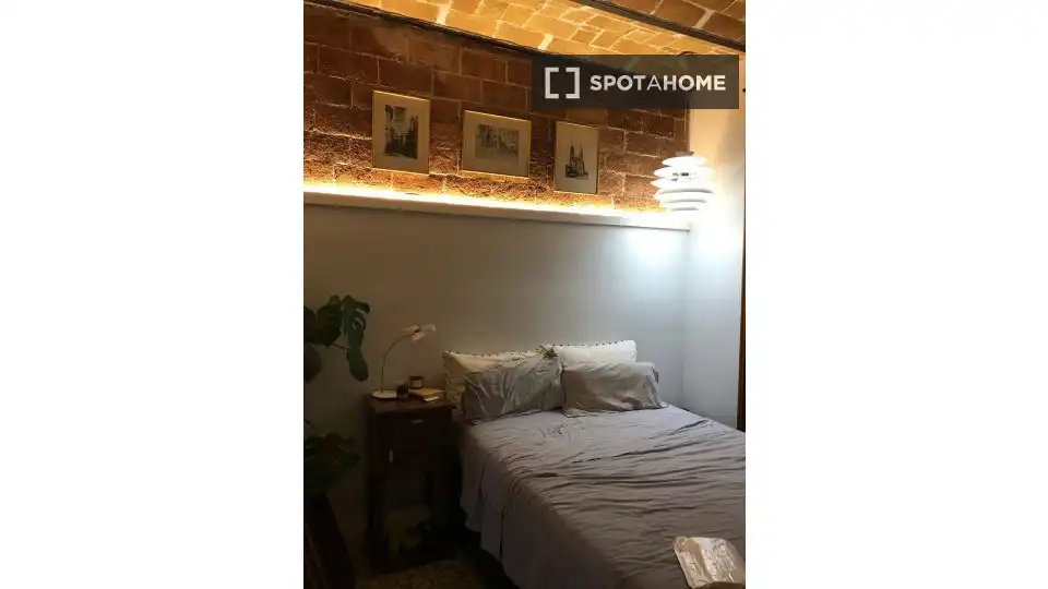 Dormitori de Apartament per a compartir en Barcelona amb Aire condicionat, Calefacció i Terrassa