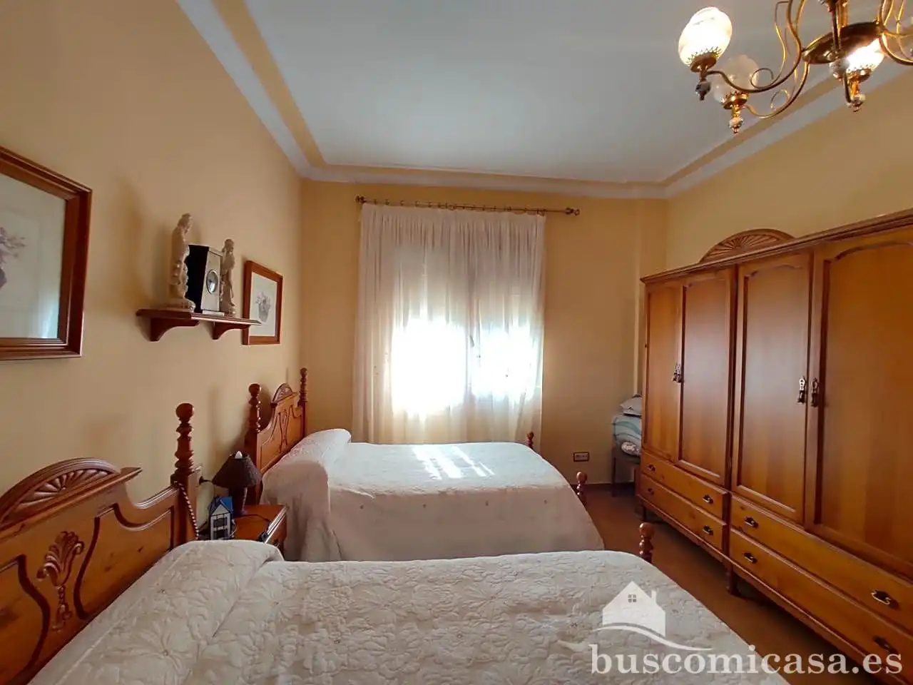 Dormitori de Casa o xalet en venda en Linares amb Aire condicionat, Calefacció i Jardí privat