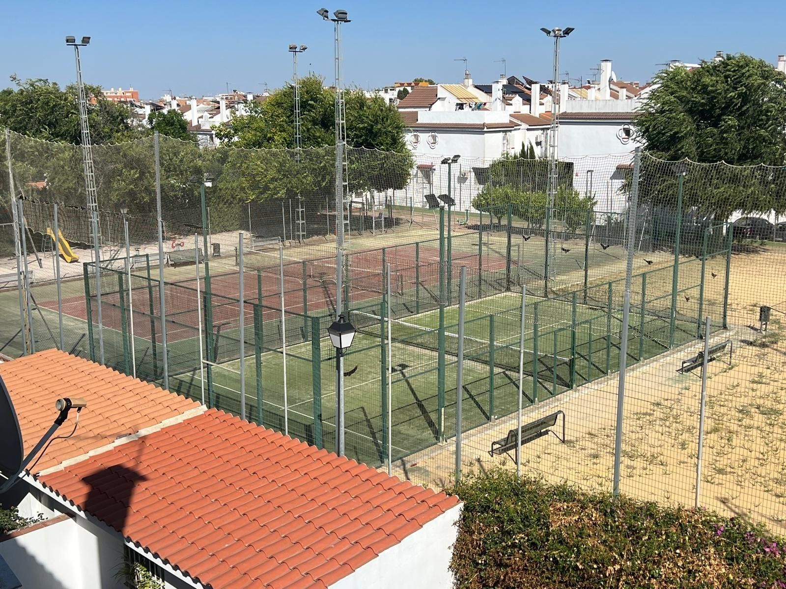 Exterior view of Single-family semi-detached for sale in Mairena del Aljarafe