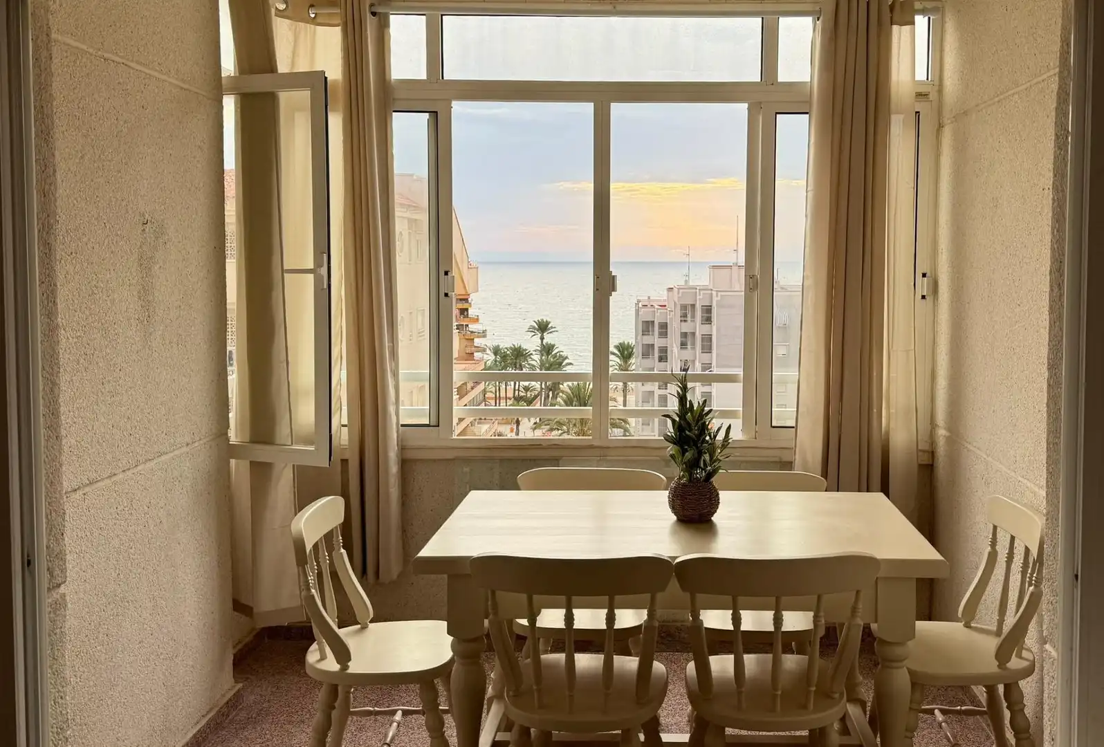 Comedor de Apartamento de alquiler en Elche / Elx con Aire acondicionado, Terraza y Amueblado