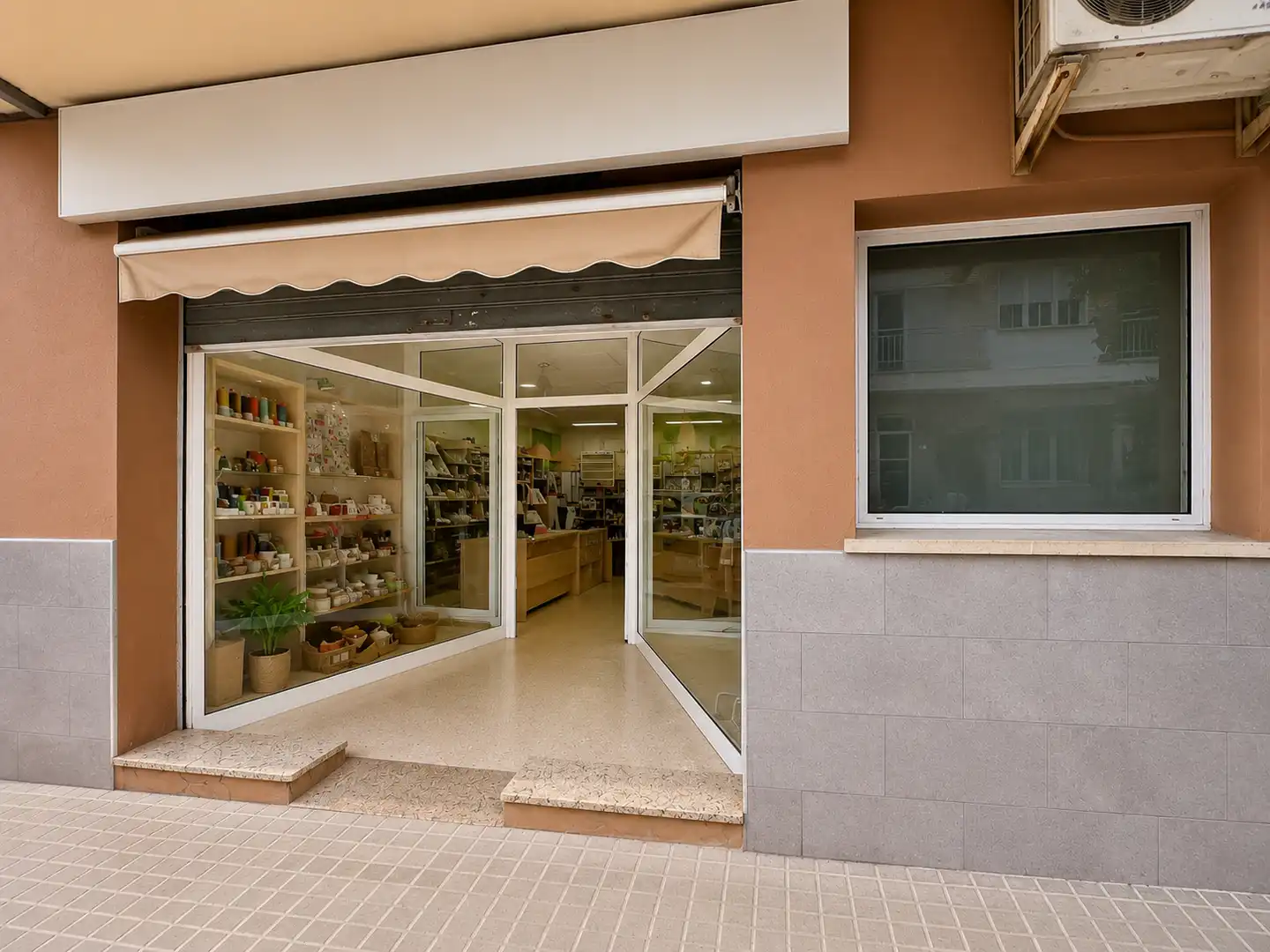 Gewerbefläche zum Verkauf in Carrer Mestre Candi, imagen 2