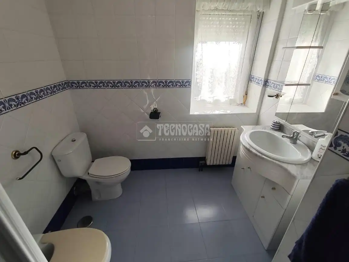 Baño de Casa adosada en venta en Suances con Calefacción, Jardín privado y Trastero