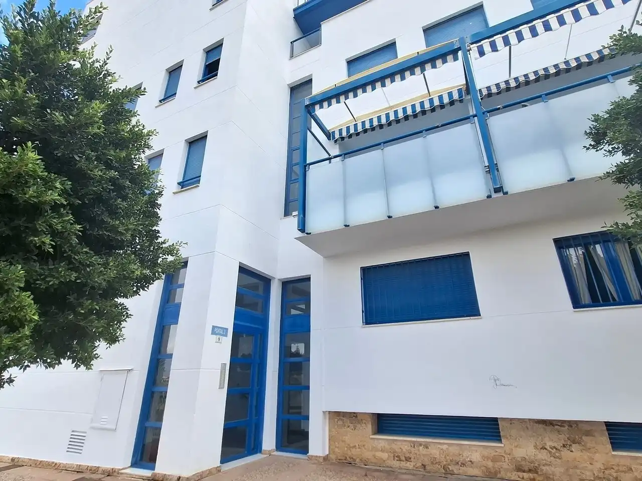 Vista exterior de Casa adosada en venda en Garrucha amb Aire condicionat, Terrassa i Piscina
