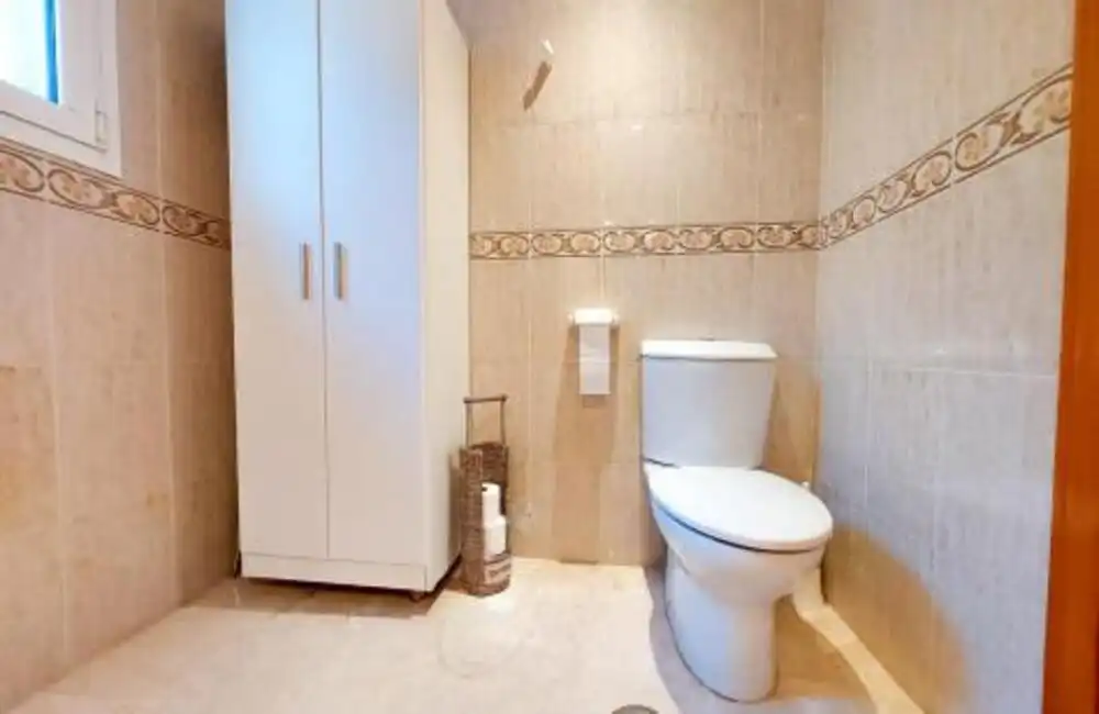 Bany de Dúplex de lloguer en Marbella amb Aire condicionat, Terrassa i Piscina