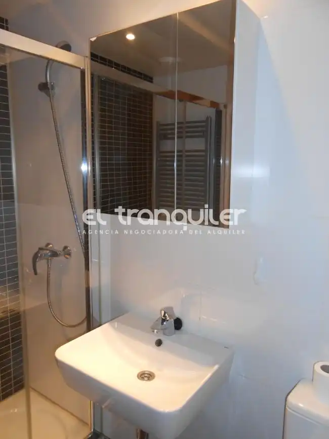 Bathroom of Flat for rent in Leganés  with Terrace, Storage room and Swimming Pool