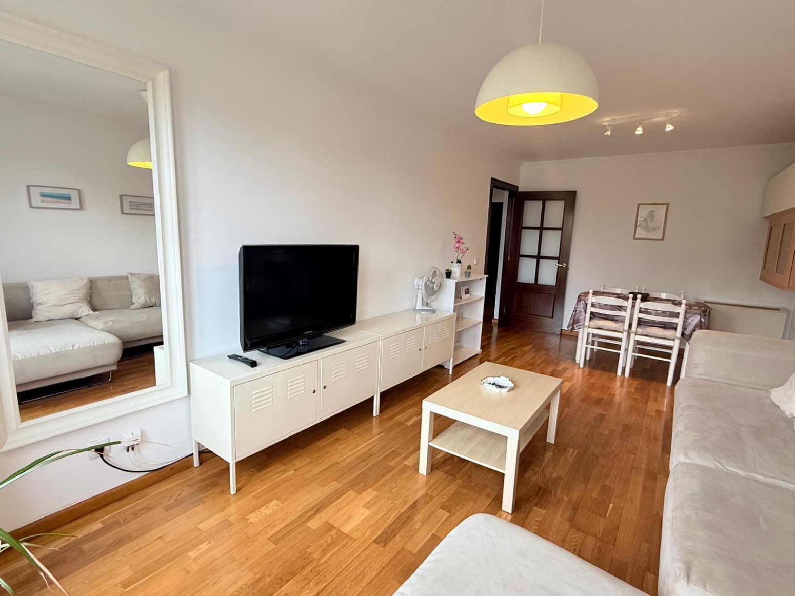 Living room of Flat for sale in Avilés  with Heating, Parquet flooring and Furnished
