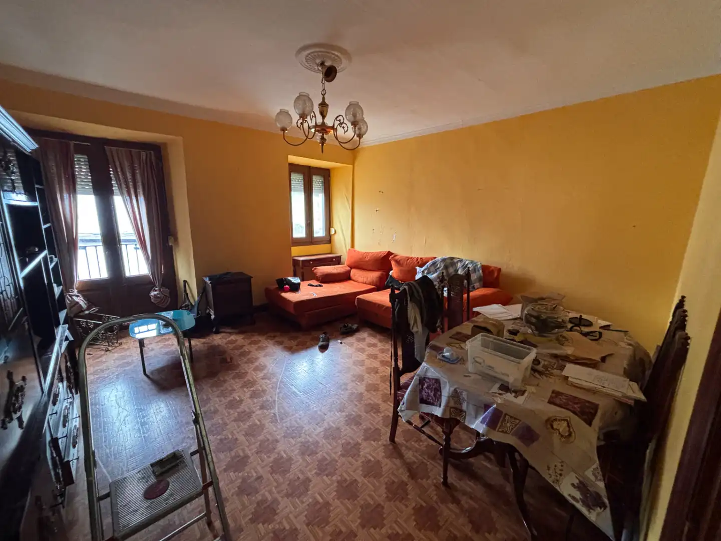 Sala d'estar de Pis en venda en Castro-Urdiales amb Calefacció