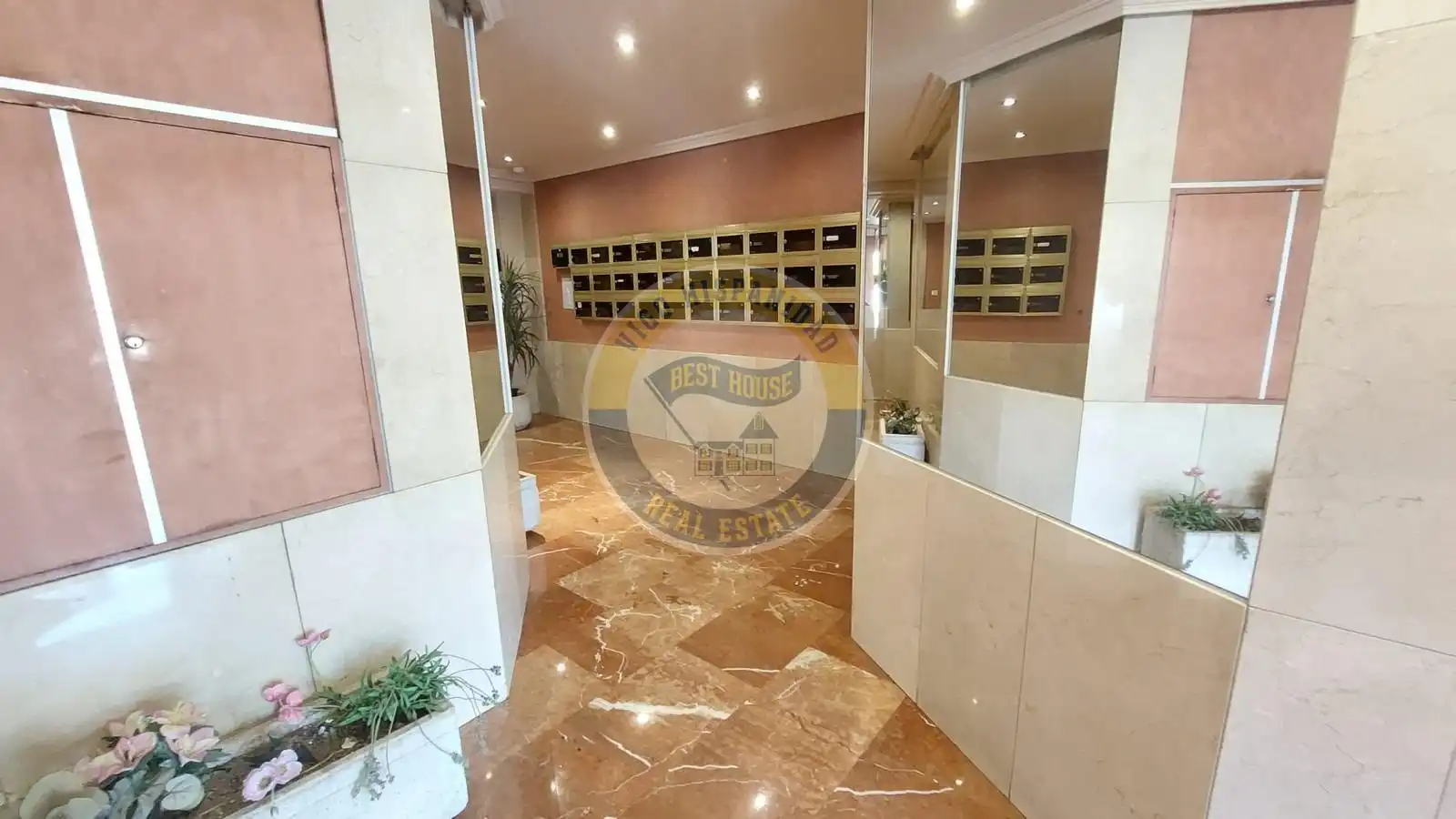 Piso en venta en Vigo  con Calefacción, Parquet y Trastero