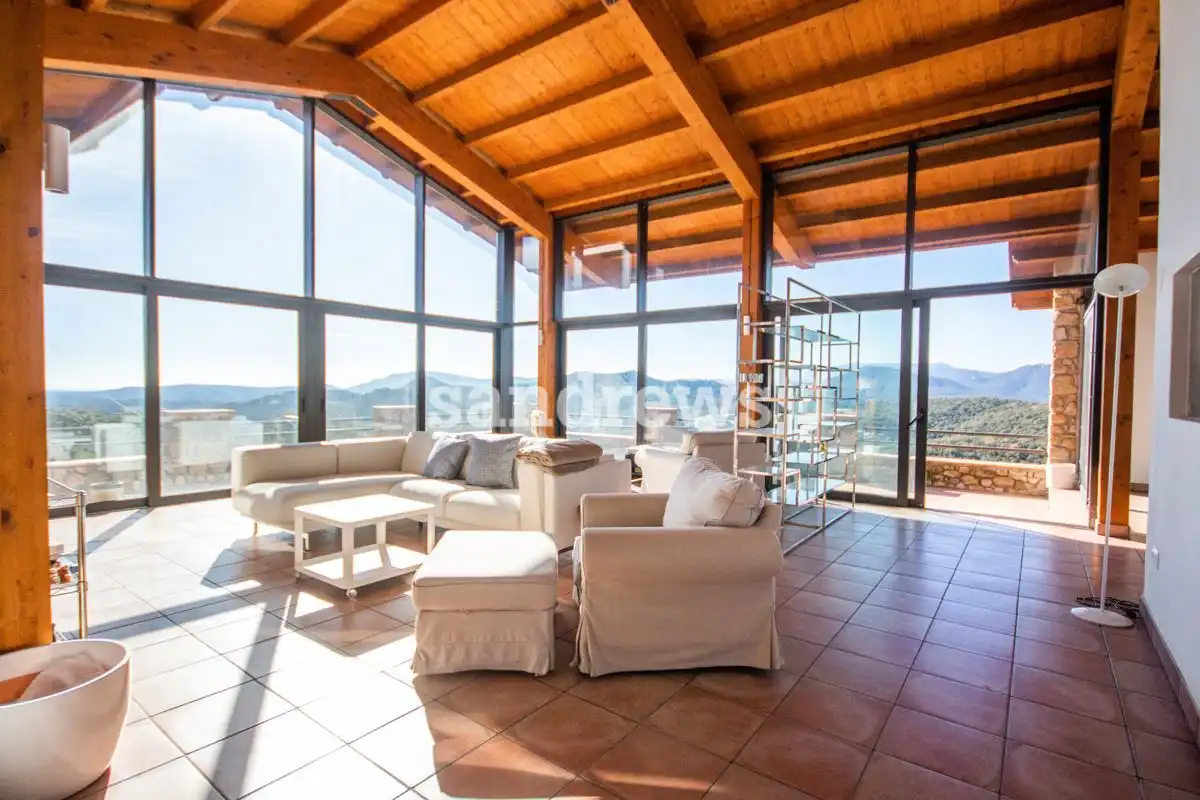 Wohnzimmer von Country house zum Verkauf in Darnius mit Klimaanlage, Heizung und Privatgarten