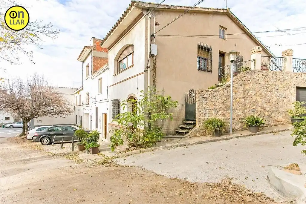 Vista exterior de Local en venda en La Garriga
