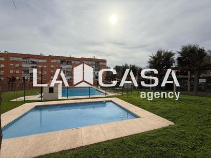 Piscina de Pis en venda en Montequinto amb Aire condicionat, Calefacció i Terrassa
