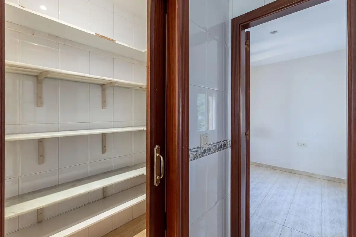 Flat for rent in Granada  with Air Conditioner and Heating