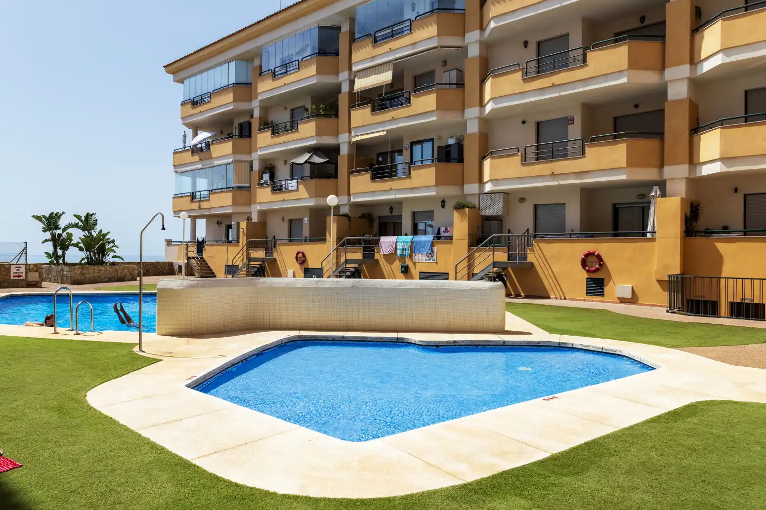 Piscina de Piso en venta en Benalmádena con Aire acondicionado, Calefacción y Jardín privado