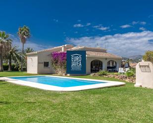 Vista exterior de Casa o xalet en venda en Jávea / Xàbia amb Terrassa i Piscina