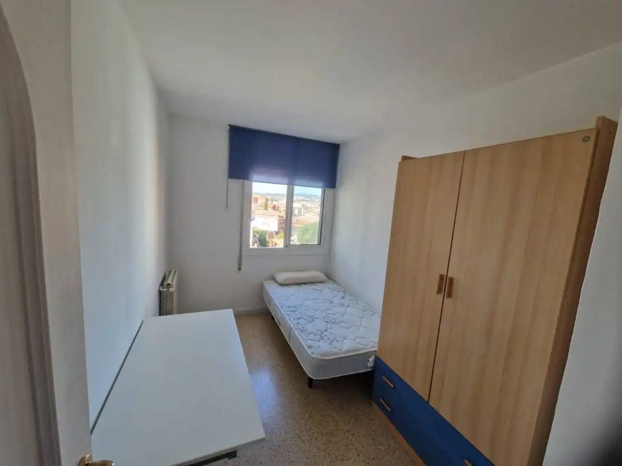 Dormitori de Pis de lloguer en Cerdanyola del Vallès amb Calefacció, Moblat i Balcó