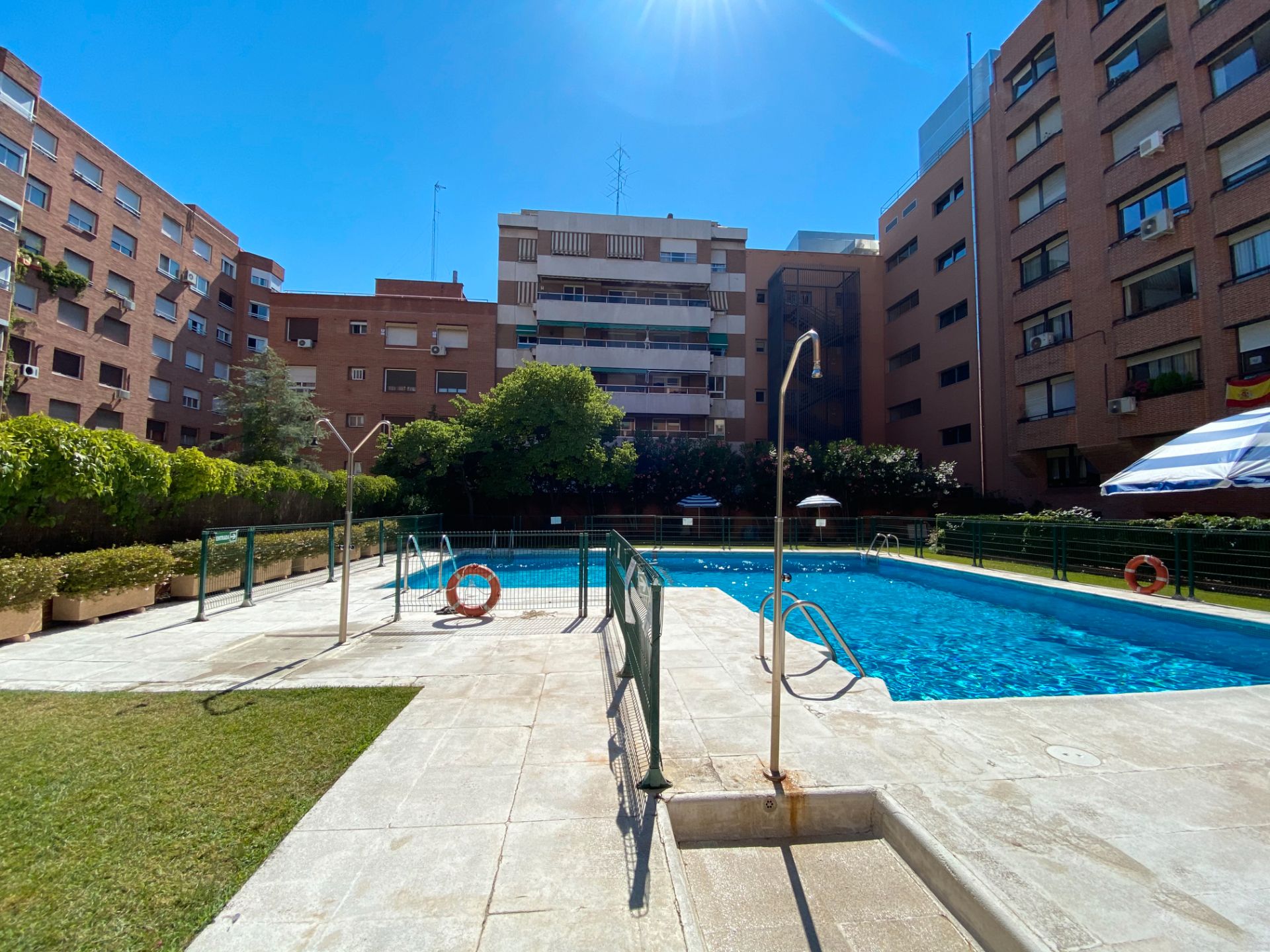 Swimming pool of Flat to rent in  Madrid Capital  with Air Conditioner, Heating and Community pool