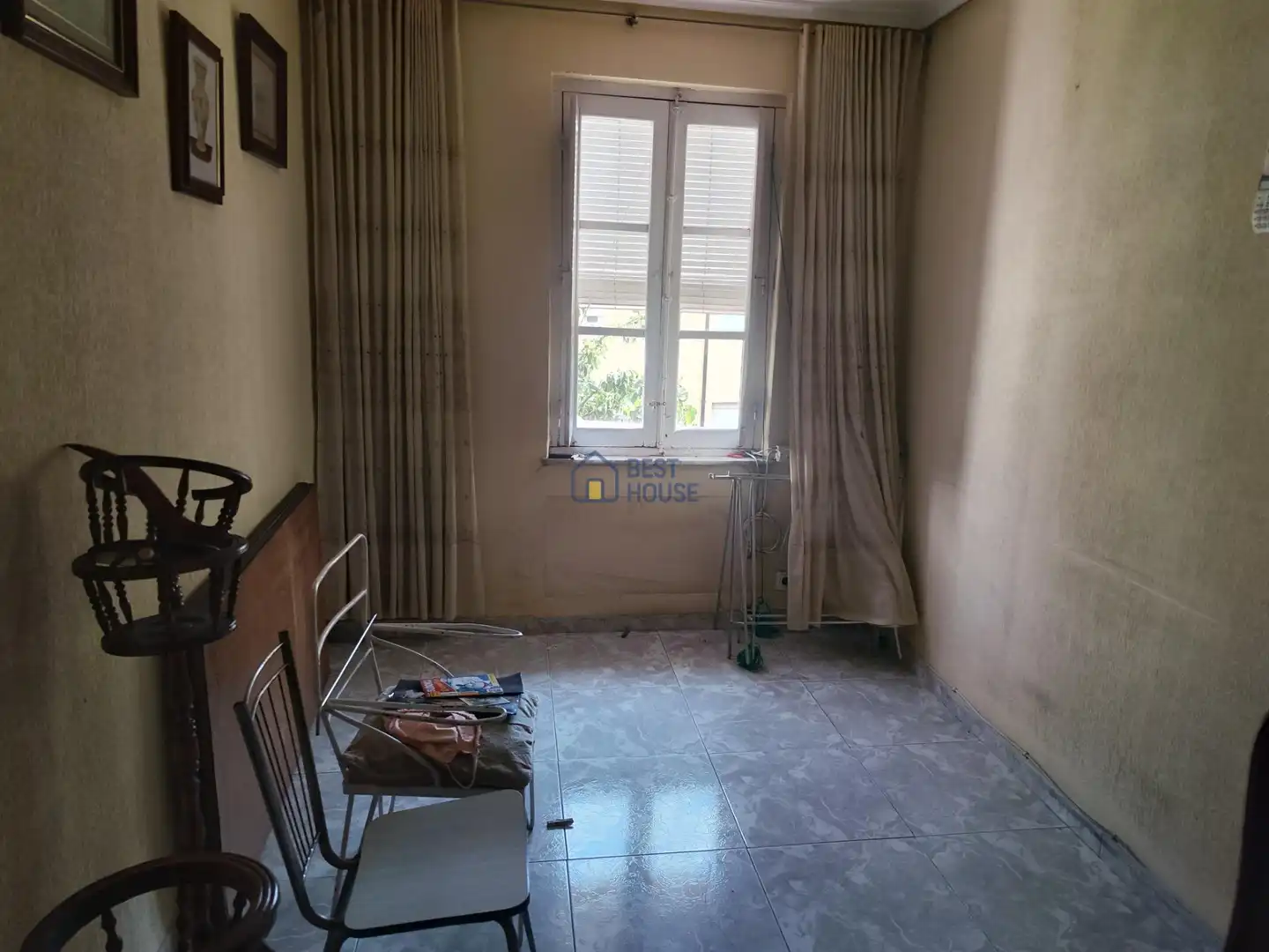 Sala d'estar de Casa o xalet en venda en León Capital  amb Jardí privat, Traster i Alarma