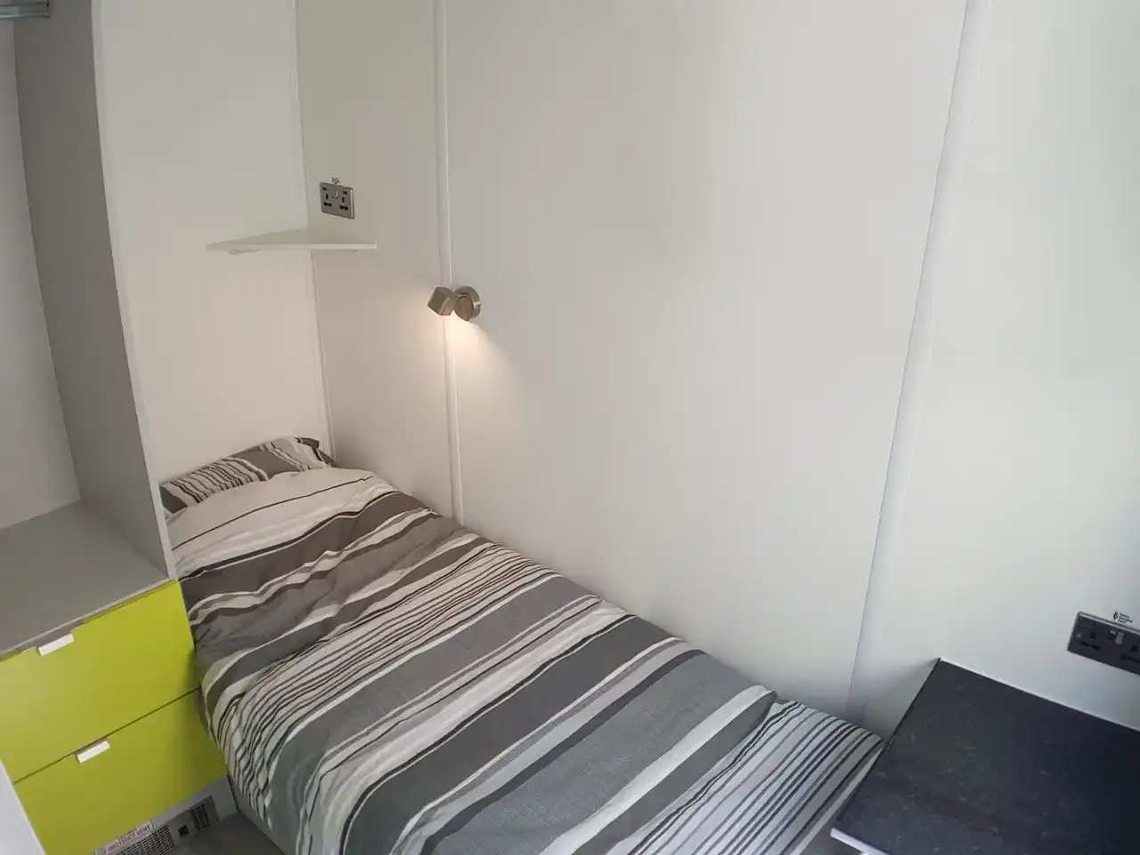 Dormitori de Oficina en venda en Mediana de Voltoya amb Aire condicionat, Moblat i Internet