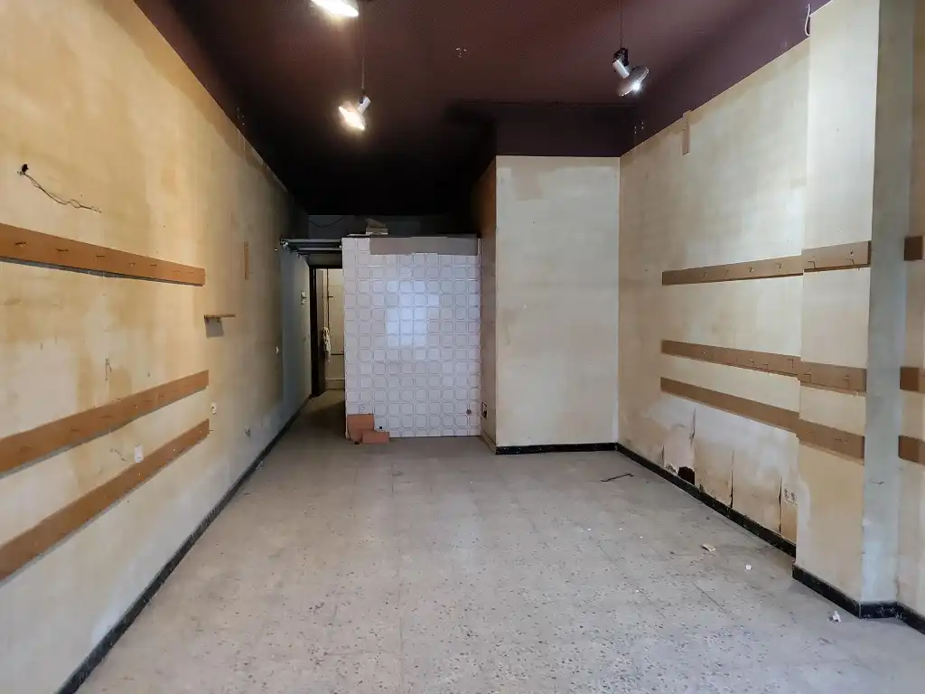 Business premises for sale in Carrer Amadeu Vives 30, imagen 4