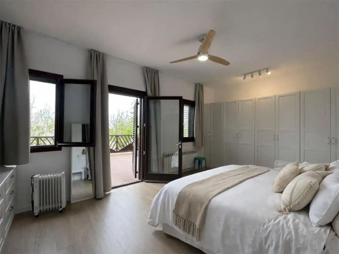 Dormitori de Casa adosada de lloguer en Cartagena amb Aire condicionat, Jardí privat i Moblat