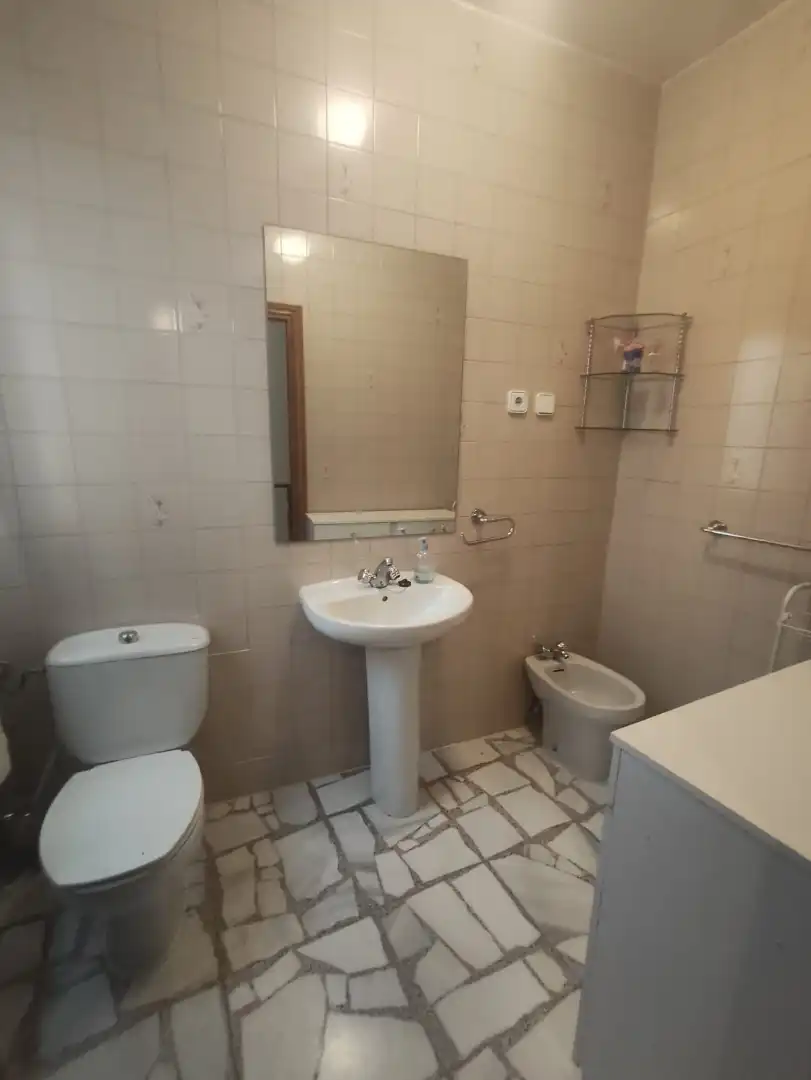 Baño de Casa adosada en venta en Casarrubios del Monte con Calefacción, Jardín privado y Terraza