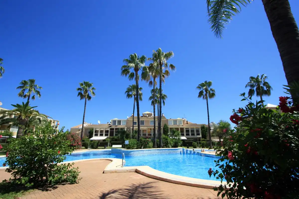 Appartement compact avec piscine à vendre à Las Marinas / Les Marines