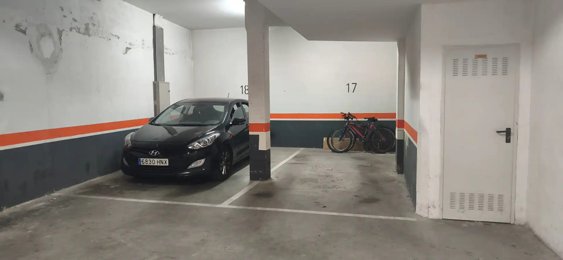 Parking de Piso de alquiler en Burgos con Calefacción, Parquet y Trastero