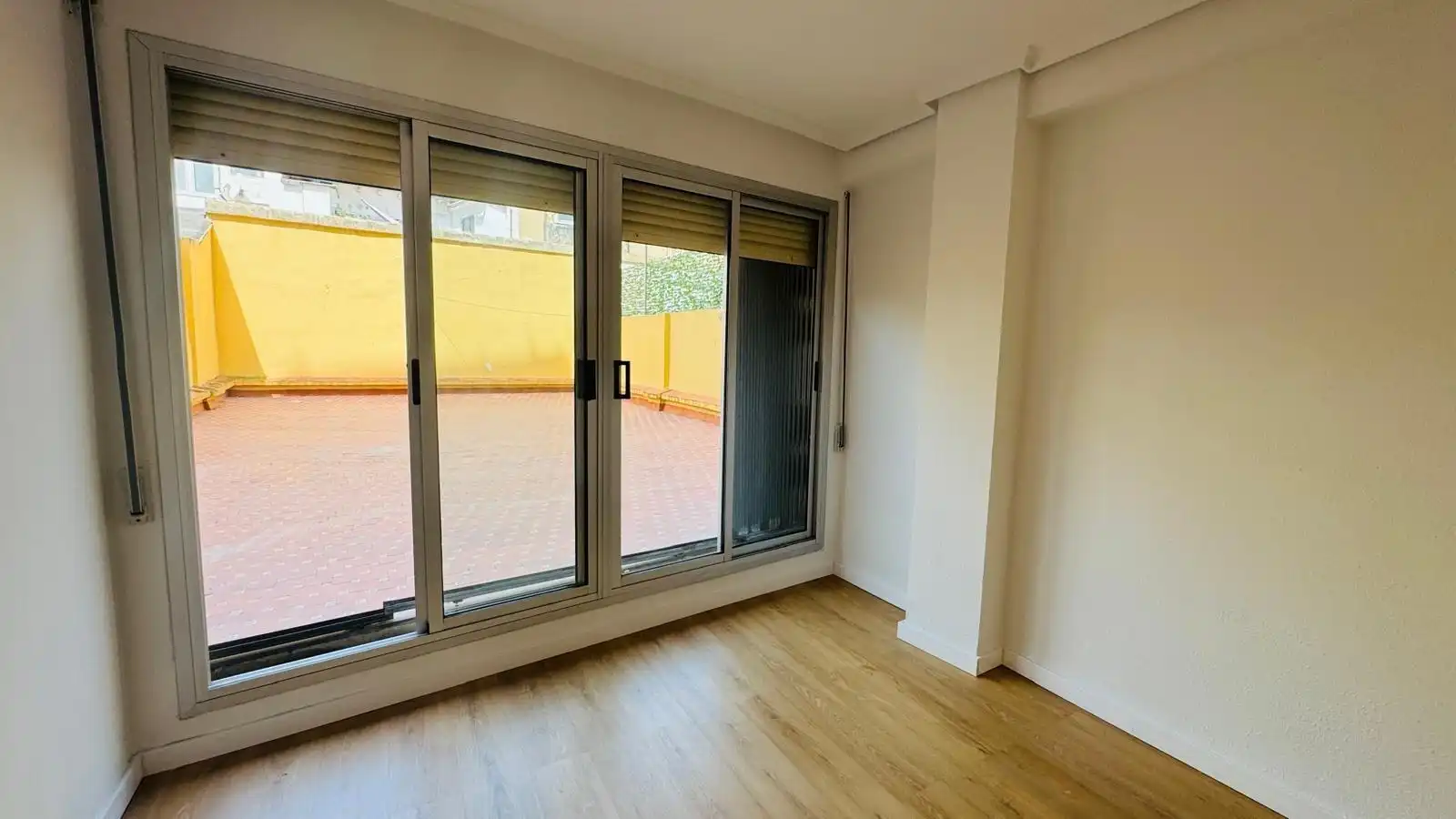 Flat for rent in Valencia  with Air Conditioner, Parquet flooring and Terrace
