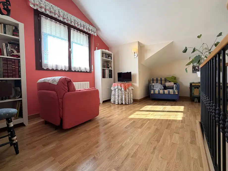 Sala d'estar de Casa o xalet en venda en Zabalgana