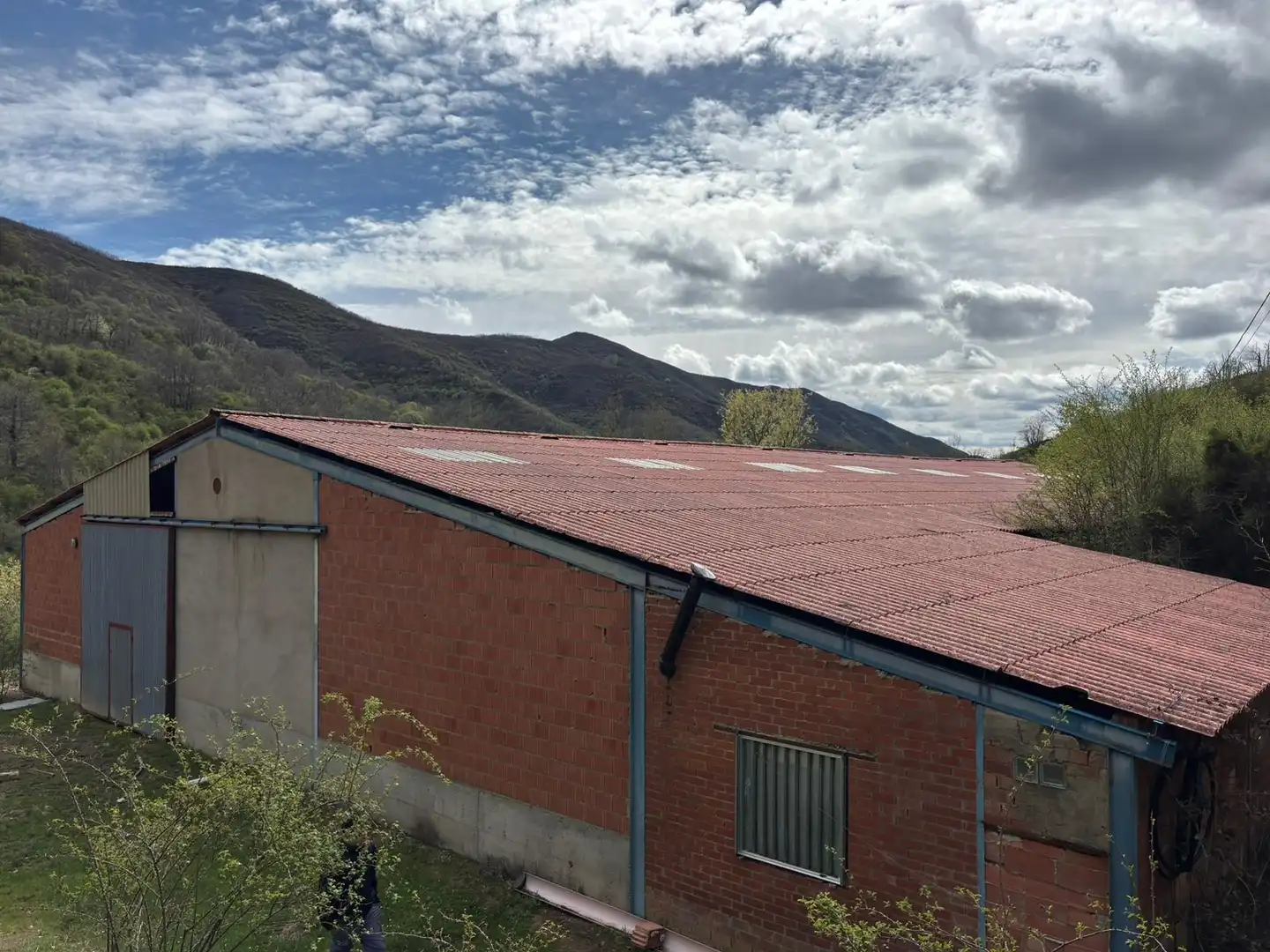 Vista exterior de Nave industrial en venta en Valdepiélago