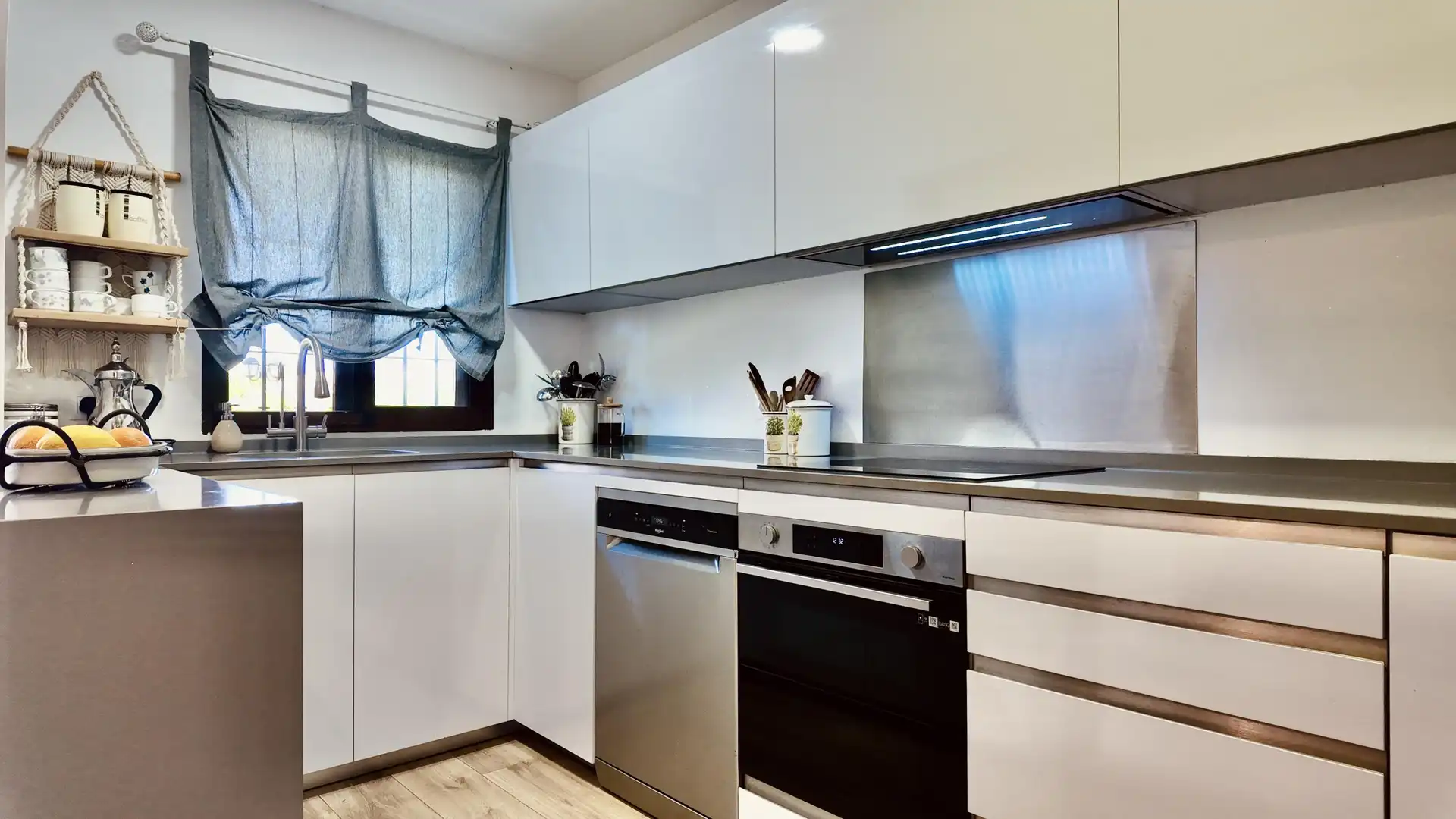 Cocina de Casa adosada en venta en Marbella con Jardín privado, Alarma y Piscina comunitaria