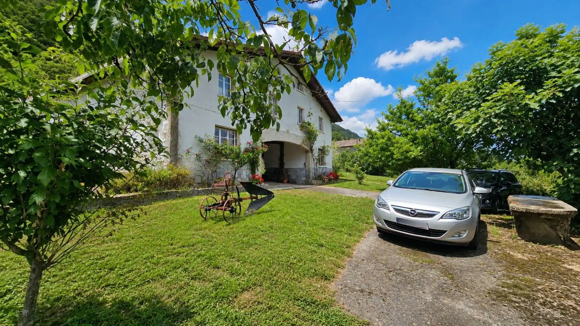 Vista exterior de Casa o xalet en venda en Markina-Xemein amb Jardí privat